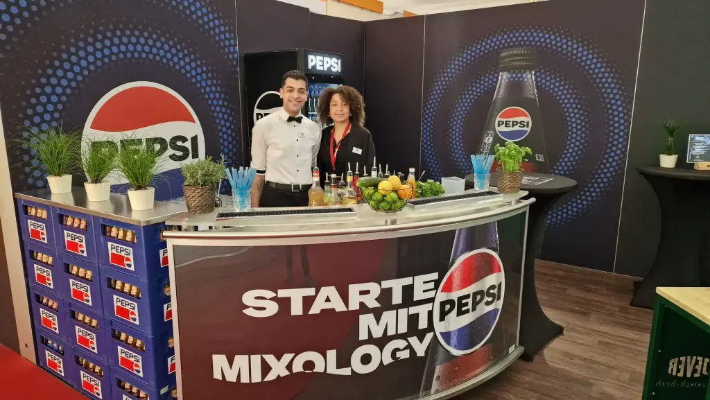 Promotion mit PepsiCo: Bar-Stand mit Barkeepern